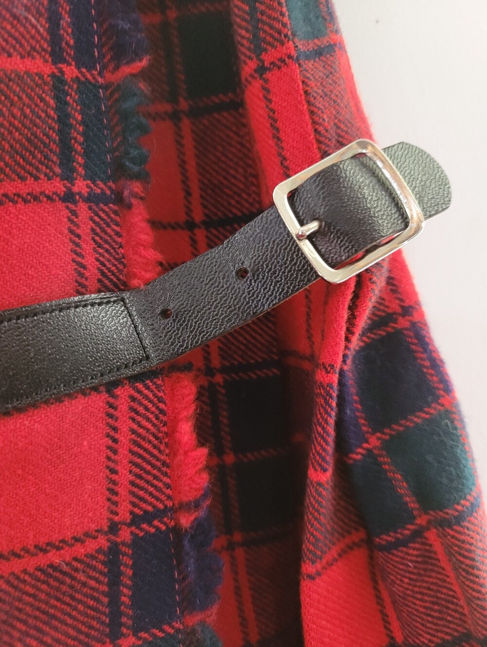 VTG Mosbrook XS Wool Tartan Red Plaid Skirt Leather Buckle Hook - Picture 10 of 11